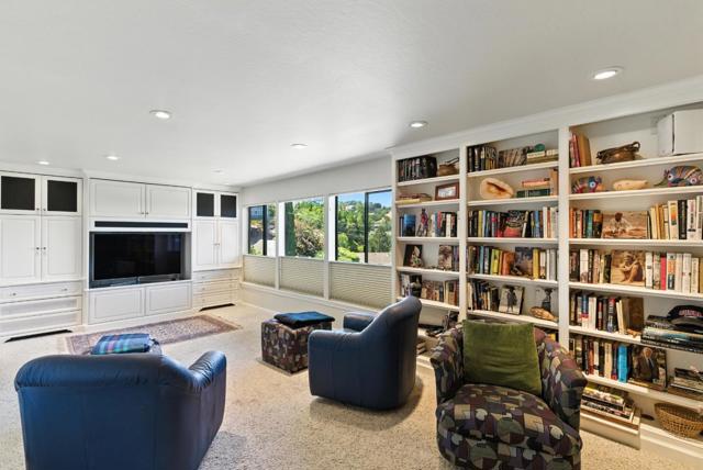 2935 Sherwood Drive, San Carlos CA: https://media.crmls.org/mediaz/47142c5e-9a12-4c9c-bca8-0bfba7576ac9.jpg