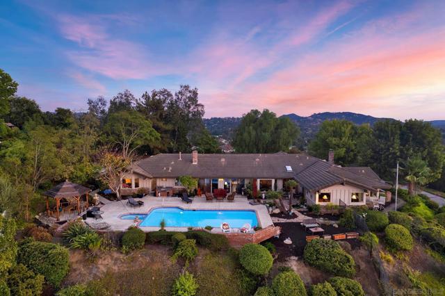 17505 Corte Lomas Verde, Poway CA: https://media.crmls.org/mediaz/4714c976-cc03-465c-bcf7-b06b4132c9d1.jpg