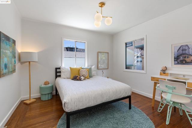 1539 E 38Th St, Oakland CA: https://media.crmls.org/mediaz/47156a43-b34d-4f0b-b90b-68e7323d0be3.jpg