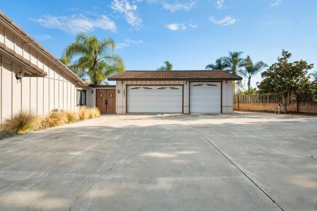 3647 Laketree Dr., Fallbrook CA: https://media.crmls.org/mediaz/4716081e-0c78-41eb-8bf2-f01df52ad72d.jpg