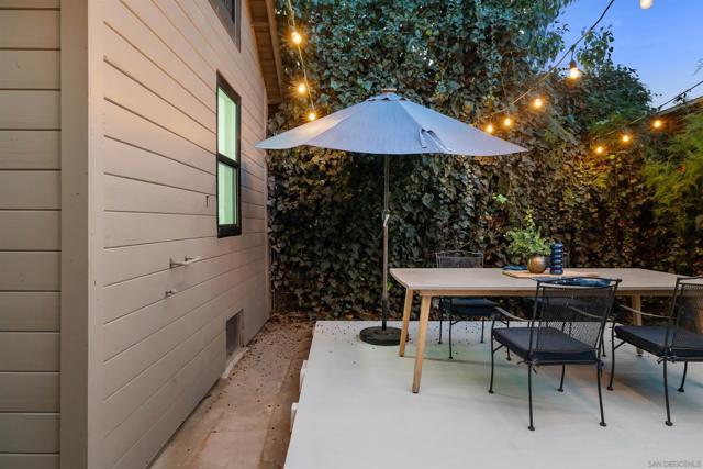 1203 N Normandie Ave, Los Angeles CA: https://media.crmls.org/mediaz/47172b39-1ab5-4e70-937f-48c837cc4f8c.jpg