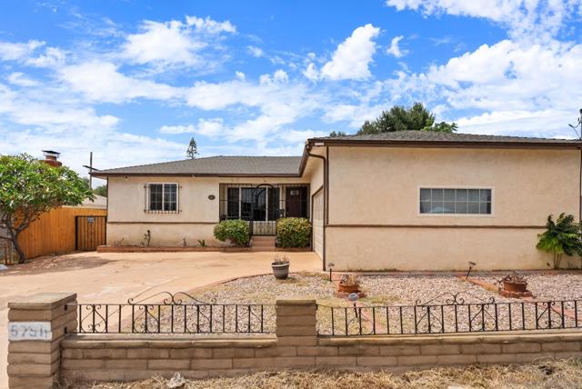 5750 Roanoke St, San Diego CA: https://media.crmls.org/mediaz/471797a3-ebfb-48c4-933b-b9307691e454.jpg