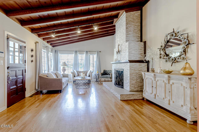 Detail Gallery Image 4 of 29 For 2920 Fairmount Ave, La Crescenta,  CA 91214 - 6 Beds | 4/1 Baths
