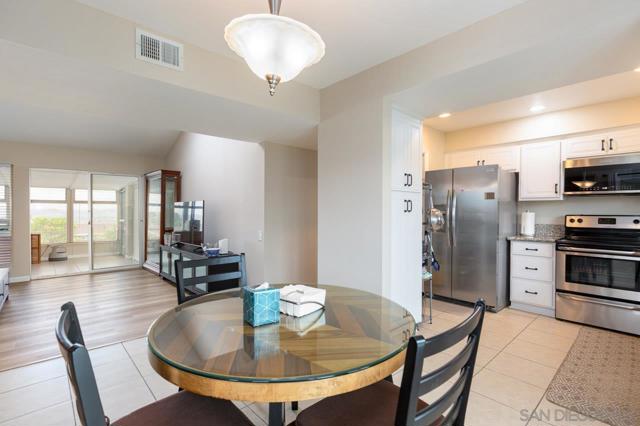 3660 Vista Campana N, Oceanside CA: https://media.crmls.org/mediaz/47182147-9052-4269-9876-5cdcd10e3779.jpg