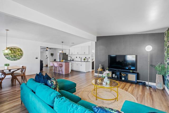 434 Del Mar Ct, Chula Vista CA: https://media.crmls.org/mediaz/4718628e-4440-436d-bff4-3dbe753ccce3.jpg