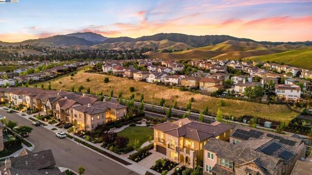 3044 Gritstone Street, Danville CA: https://media.crmls.org/mediaz/471877d3-b622-4f69-8feb-593ccf84d1cd.jpg