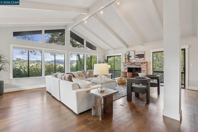 Image 4 of 55 For 858 Mountain View Dr