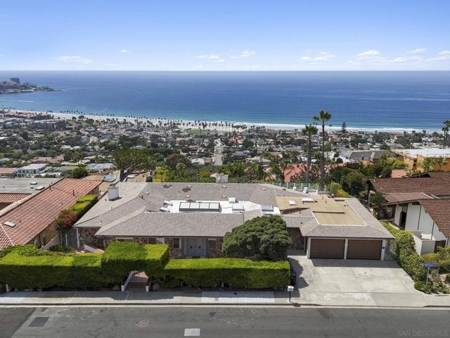 8390 Prestwick Dr, La Jolla CA: https://media.crmls.org/mediaz/47193a3c-8224-4b32-9124-717d146029bf.jpg