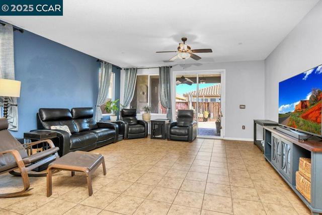 9956 Pyramid, Discovery Bay CA: https://media.crmls.org/mediaz/47197b92-adce-425e-a835-64cca130525b.jpg