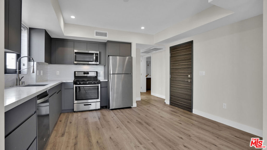 846 S Mariposa Avenue #604