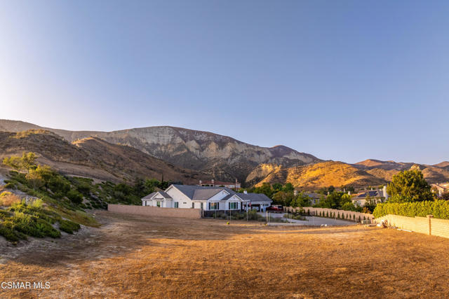 4221 Goldstone Lane, Simi Valley CA: https://media.crmls.org/mediaz/471a54dc-4a4c-4d5b-886b-90d829fd944d.jpg