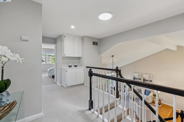 82 Applegate Way, Alameda CA: https://media.crmls.org/mediaz/471a5dd7-24e1-468b-b695-3caf92fc397f.jpg