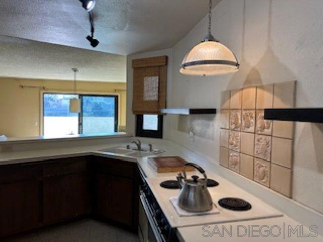 2258 Caminito Pescado, San Diego CA: https://media.crmls.org/mediaz/471aa9bf-11f5-4607-ba48-97f9f74cef84.jpg