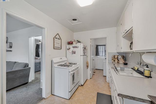 4655 Augustine St, Pleasanton CA: https://media.crmls.org/mediaz/471b6a31-251b-4d80-b3c1-05fb0f8b87c8.jpg