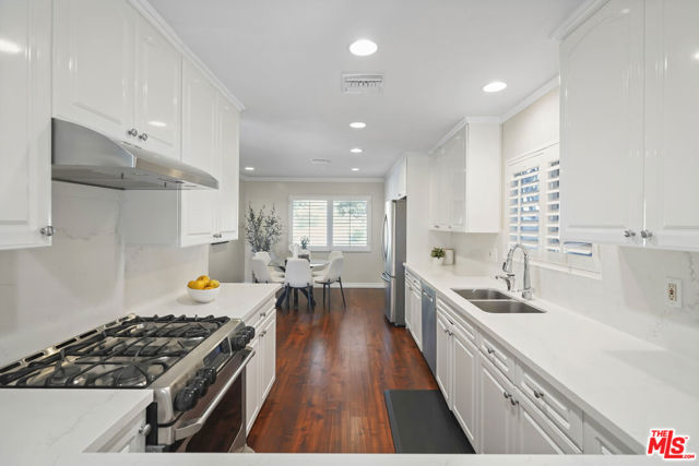 4015 Karelia Street, Los Angeles CA: https://media.crmls.org/mediaz/471ba568-3089-43d1-99c5-3c3060228c68.jpg