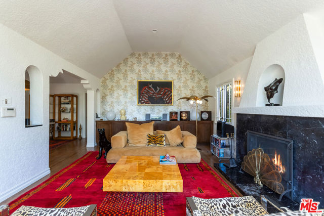 724 N Spaulding Avenue, Los Angeles CA: https://media.crmls.org/mediaz/471bd5ee-d445-48ab-b828-2c7461ebb27d.jpg