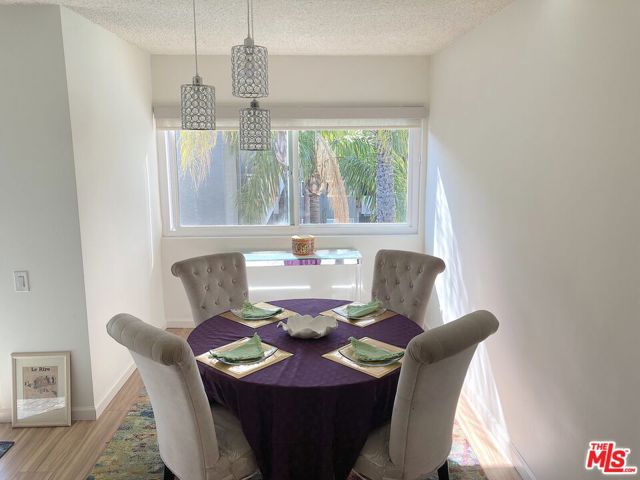 4915 Tyrone Avenue, Sherman Oaks CA: https://media.crmls.org/mediaz/471c42fd-638f-4cef-aafc-549c9cee94a5.jpg