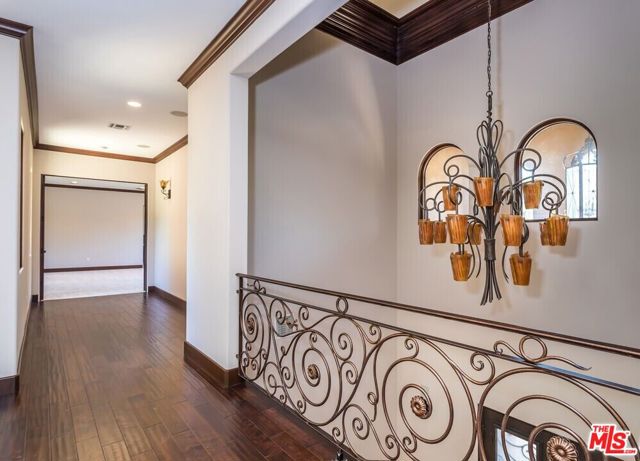 5427 Genesta Avenue, Encino CA: https://media.crmls.org/mediaz/471c5b17-e67c-4249-b6a2-f4d1c354f40f.jpg