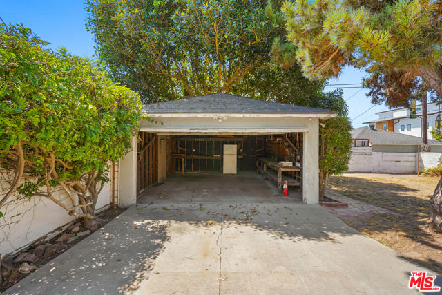 7833 Denrock Avenue, Los Angeles, California 90045, 3 Bedrooms Bedrooms, ,1 BathroomBathrooms,Single Family Residence,For Sale,Denrock,24432031