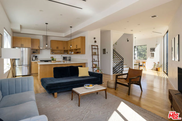 1403 Eagle Vista Drive, Los Angeles CA: https://media.crmls.org/mediaz/471d04b6-e3ec-45ba-a959-4389db3f28e5.jpg