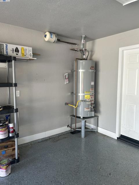570 Daffodil Dr, Benicia CA: https://media.crmls.org/mediaz/471dd194-57d5-4fe4-8d0c-42ede35d9afe.jpg