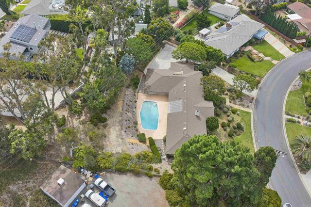 3190 Falcon Drive, Carlsbad CA: https://media.crmls.org/mediaz/471ed6d2-d444-4ab9-a74e-54ec760383a2.jpg