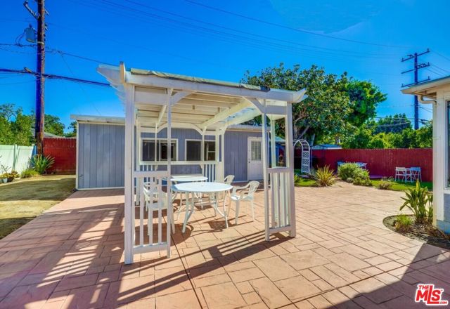 1060 E 45th Way, Long Beach CA: https://media.crmls.org/mediaz/471f17e2-d1dd-4544-ab84-df7d542123d0.jpg