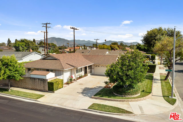 1690 Loma Drive photo 2