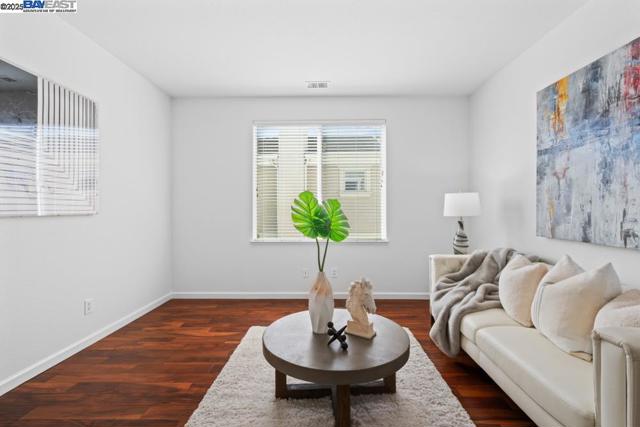 1525 Whispering Oaks Way, Pleasanton CA: https://media.crmls.org/mediaz/471faa3c-e103-4aef-82a4-e5f46ff52391.jpg