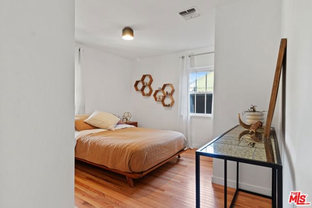 7339 Lasaine Avenue, Van Nuys CA: https://media.crmls.org/mediaz/47202d56-32dd-4269-9fa3-fd9342bec2f4.jpg