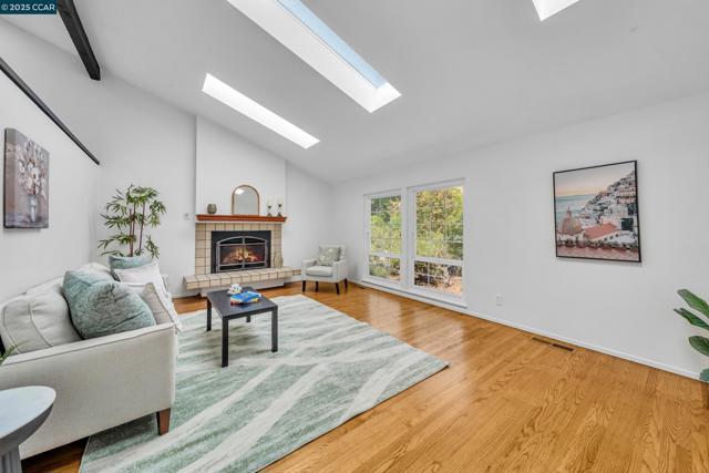 2690 Doidge Ave, Pinole CA: https://media.crmls.org/mediaz/47205a57-145a-47e8-868e-2716d503ccf8.jpg