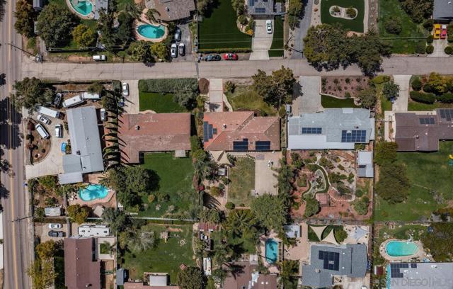 1654 Palomino Ln, Escondido CA: https://media.crmls.org/mediaz/4720d5d8-c597-476f-8338-cd00df91388f.jpg