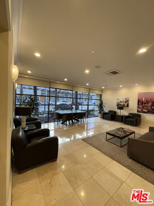 600 W 9th Street, Los Angeles CA: https://media.crmls.org/mediaz/4720e378-ab4c-433a-8540-e5b1f3771be8.jpg
