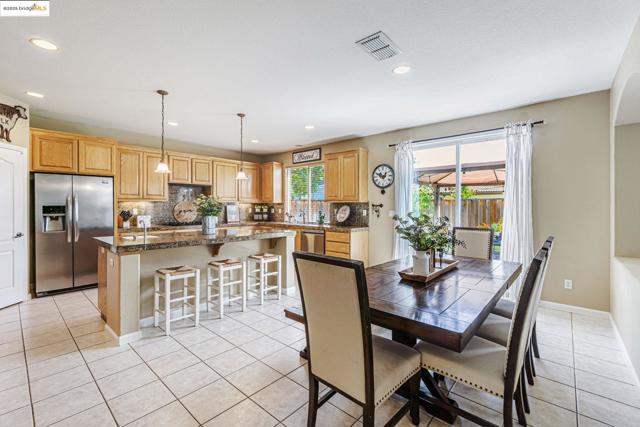 2480 Stanford Way, Antioch CA: https://media.crmls.org/mediaz/472138b5-4964-46c7-a59f-170bc2ad23e3.jpg