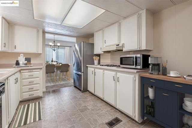 8200 Jantzen RD, Modesto CA: https://media.crmls.org/mediaz/472192d7-35f5-4721-8c7a-80818bd13db0.jpg