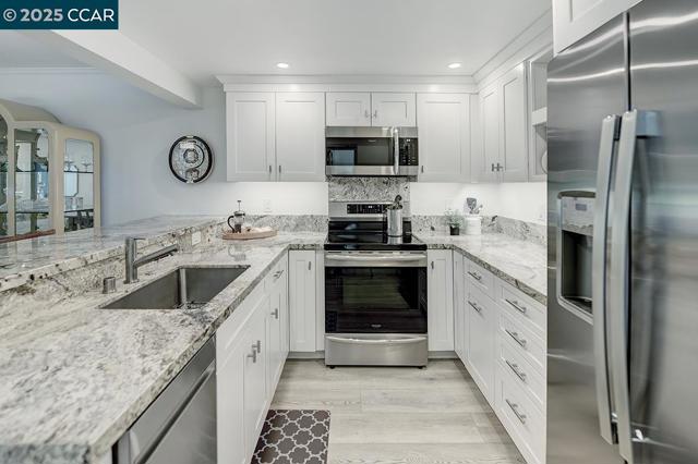 2017 Oakmont Way, Walnut Creek CA: https://media.crmls.org/mediaz/47223005-27b9-46c7-891c-161f1eda94fd.jpg