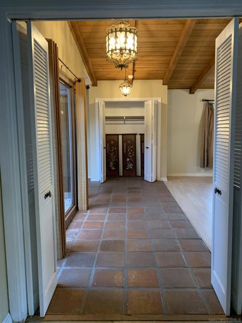 9109 Huntley Road, Fallbrook CA: https://media.crmls.org/mediaz/4722b203-5774-4ef4-aac9-eca29200c994.jpg
