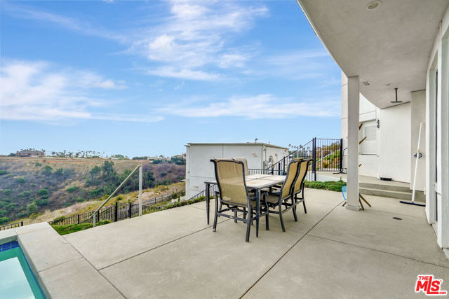 28405 Via Acero Street, Malibu CA: https://media.crmls.org/mediaz/4722cb1f-c85a-4280-b083-7d4d63f5c24f.jpg