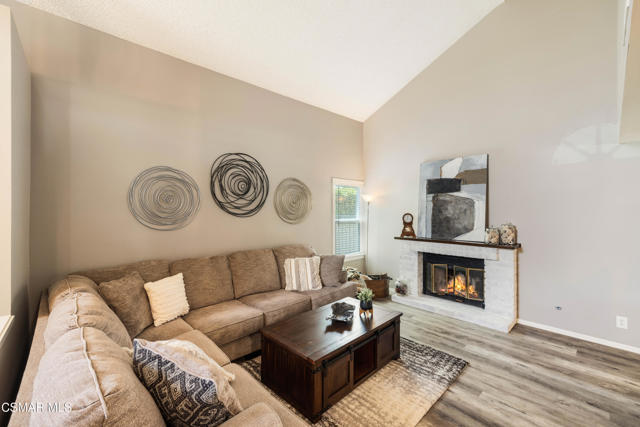 4471 Skyglen Court, Moorpark CA: https://media.crmls.org/mediaz/4722ec1f-b60c-494a-ac04-05ac93bc7d5e.jpg