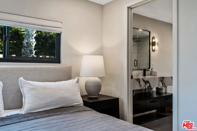29500 Heathercliff Road, Malibu CA: https://media.crmls.org/mediaz/4723224f-20b8-4ecc-84d8-f189bf2edc56.jpg