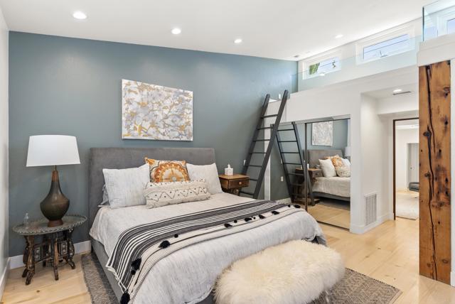 Detail Gallery Image 15 of 31 For 1370 Neptune Ave, Encinitas,  CA 92024 - 4 Beds | 4/1 Baths