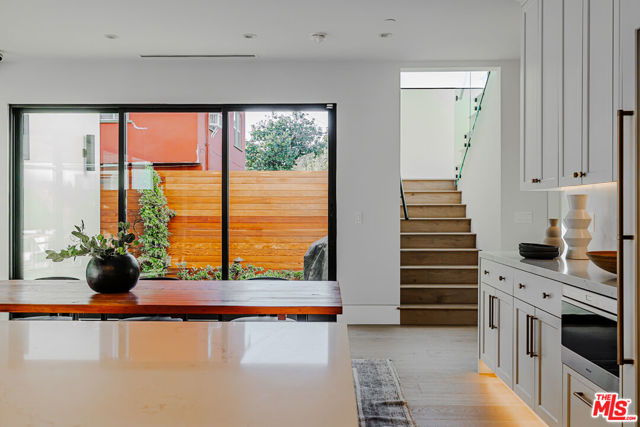 3076 Glenhurst Avenue, Los Angeles CA: https://media.crmls.org/mediaz/47236680-0627-4d44-954b-62d7ec1320ad.jpg