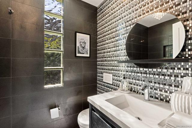 194 Neptune Ave, Encinitas CA: https://media.crmls.org/mediaz/47239a5c-712d-4418-b074-788bbdb773e6.jpg