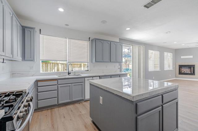 5323 Gold Creek Circle, Discovery Bay CA: https://media.crmls.org/mediaz/47242bed-c01a-47d8-ab12-904d7da00960.jpg