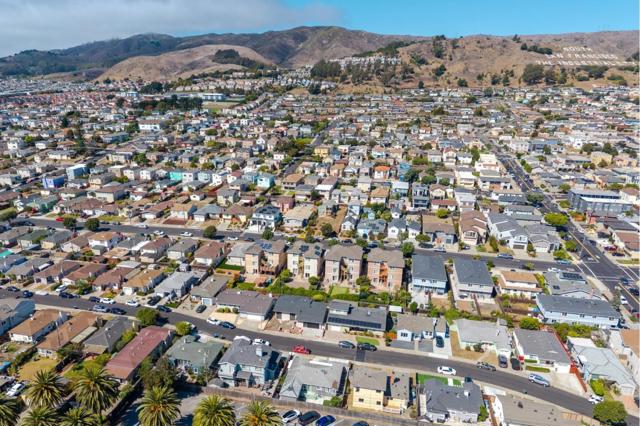 719 Circle Court, South San Francisco CA: https://media.crmls.org/mediaz/47243b43-e1ae-47c7-a3a3-d6eb10f61bf4.jpg