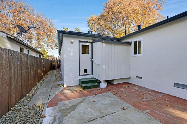 15741 Hesperian Boulevard, San Lorenzo CA: https://media.crmls.org/mediaz/47248733-26dd-45aa-8177-9efcf9d4ac49.jpg