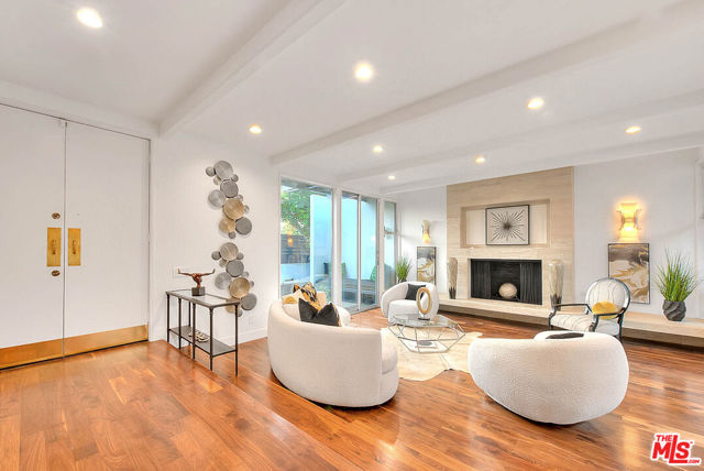 3804 Duray Place, Los Angeles CA: https://media.crmls.org/mediaz/4724b510-2697-44e8-9679-0cd58d7b05be.jpg