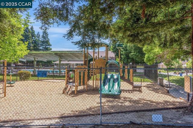 1666 Brush Creek Pl, Danville CA: https://media.crmls.org/mediaz/47255cd7-e0e5-4136-9469-45601b458fac.jpg