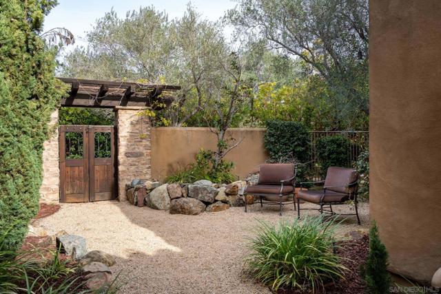 14662 Encendido, San Diego CA: https://media.crmls.org/mediaz/4725b82d-0982-4591-a4f9-8f94f1c5f755.jpg