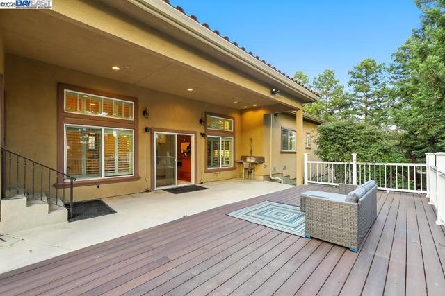 874 Overhill Dr, Hayward CA: https://media.crmls.org/mediaz/47261989-f297-494f-882d-85a7a0708645.jpg